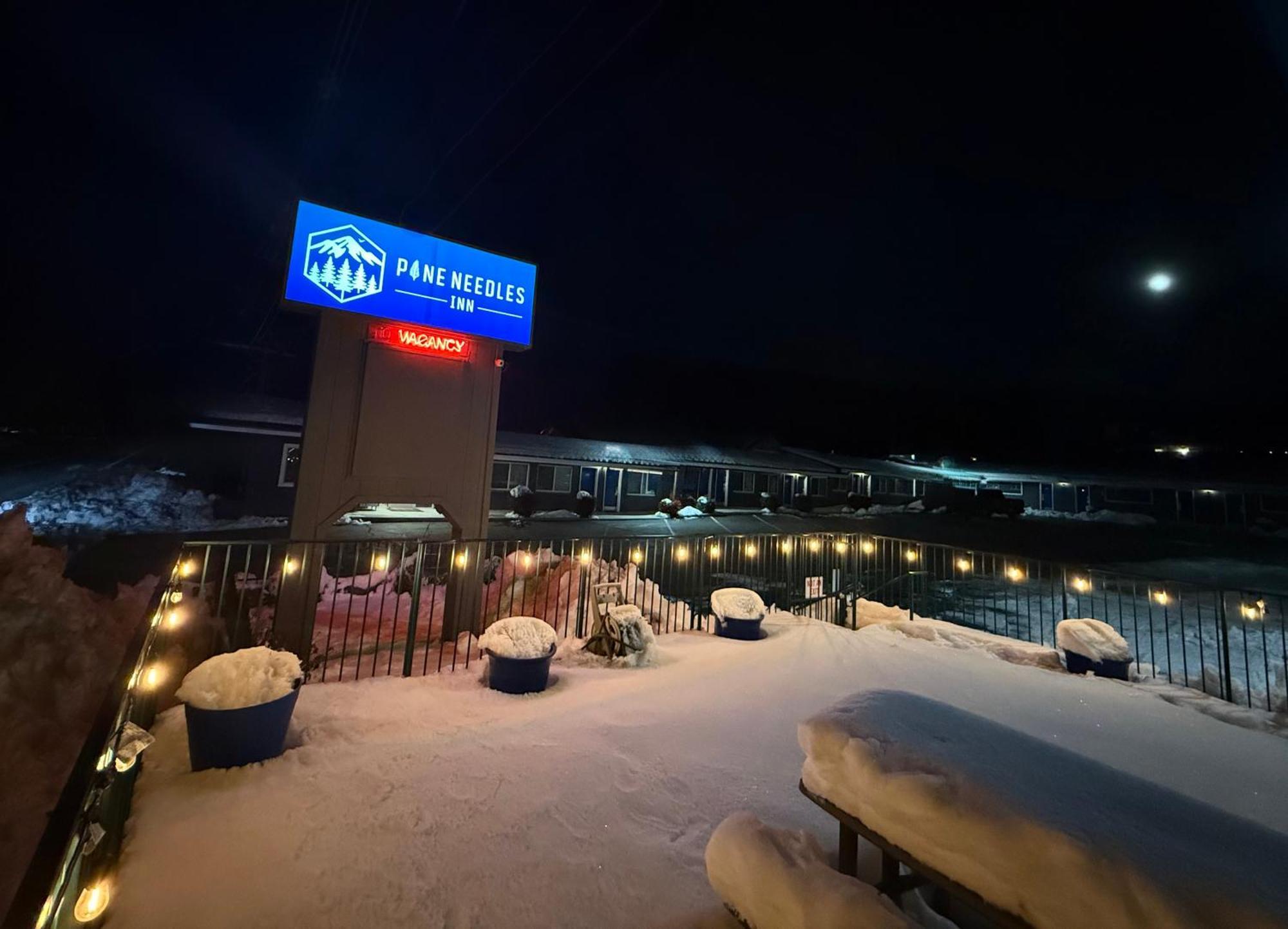Pine Needles Inn Mount Shasta Exterior photo